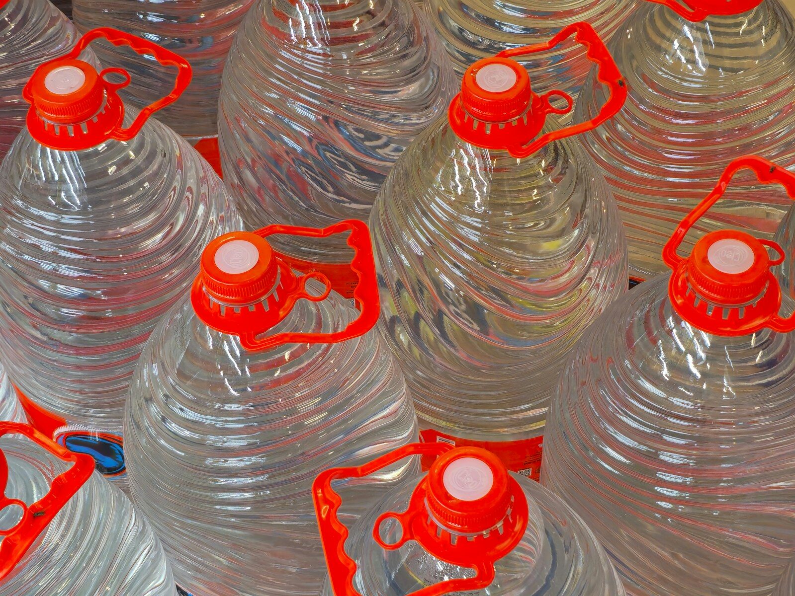 Acqua in emergenza: quanta tenerne in casa, come conservarla e come purificarla